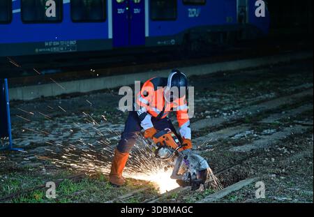 Marseille, Frankreich. Dezember 2025. Illustration während des Besuchs des französischen Präsidenten Emmanuel Macron am 16. Dezember 2025 am Standort der geplanten Erweiterung des Bahnhofs Gare de Marseille Saint-Charles in Marseille, Frankreich. Foto: Christian Liewig/Pool/ABACAPRESS.COM Credit: Abaca Press/Alamy Live News Stockfoto