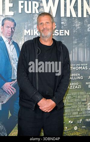 Anders Thomas Jensen bei der Premiere des Kinofilms 'Therapie für Wikinger' im Kino im Delphi-Filmpalast. Berlin, 17.12.2025 Stockfoto