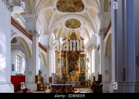 Innenraum der Klosterkirche Heilig Kreuz in der Altstadt von Donauwörth, Donau-Ries, Bayerisch-Schwaben, Schwaben, Bayern, Deutschland Stockfoto
