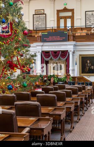 Austin, TX - 11. Dezember 2025: Innenraum der Kammer des Repräsentantenhauses bei Weihnachten im Texas State Capitol in Austin Stockfoto