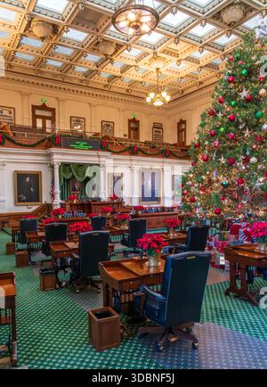 Austin, TX - 11. Dezember 2025: Innenraum der Senatskammer zu Weihnachten im Texas State Capitol in Austin Stockfoto