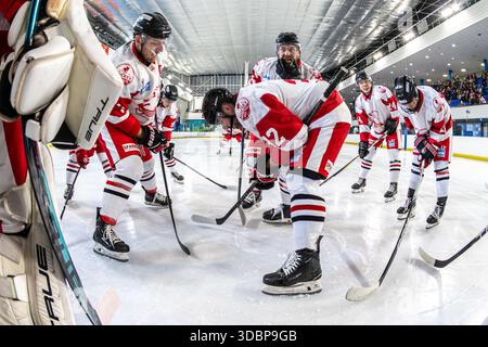 Action der Billingham Stars gegen Telford Tigers in der National Ice Hockey League (N) Moralee Division 1 im Forum, Billingham am Sonntag, den 14. Dezember 2025. (Foto: Scott Llewellyn | MI News) Stockfoto
