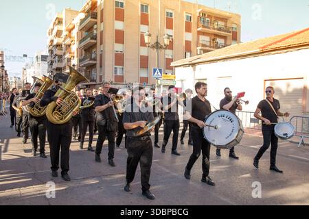 Entrada Cristiana, Vorbereitung, Musiker, Moros y Cristianos, Guardamar del Segura, Vega Baja, Costa Blanca, Alicante, Spanien, Stockfoto