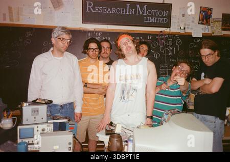 BlackBerry (2023)Jay Baruchel, Pranay Noel, Steve Hamelin, Matt Johnson, Ethan eng, Ben Petrie, Michael Scott *Filmstill – nur für redaktionelle Zwecke* Stockfoto
