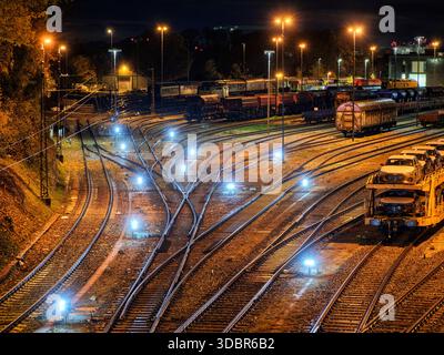 Sonnenaufgang am Augsburger Hauptbahnhof Stockfoto