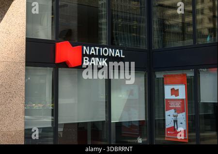 Toronto, ON, Kanada - 30. August 2025: Sehen Sie sich das Logo der National Bank Canada an. Stockfoto