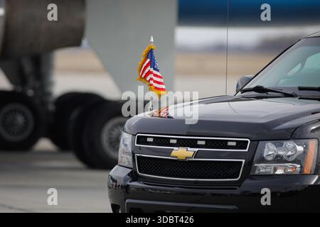 Otopeni, Rumänien - 11. März 2022: Chevrolet Vorortgepanzerter Wagen für den Transport des US-Präsidenten und Vizepräsidenten. Stockfoto