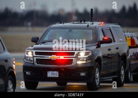 Otopeni, Rumänien - 11. März 2022: Chevrolet Vorortgepanzerter Wagen für den Transport des US-Präsidenten und Vizepräsidenten. Stockfoto