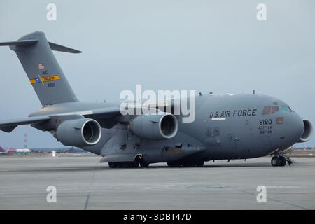 Otopeni, Rumänien - 11. März 2022: Das Militärtransportflugzeug McDonnell Douglas/Boeing C-17 Globemaster III. Stockfoto