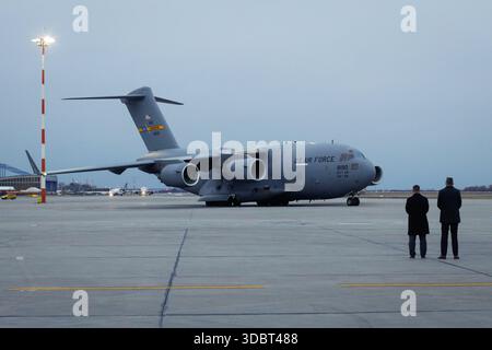 Otopeni, Rumänien - 11. März 2022: Das Militärtransportflugzeug McDonnell Douglas/Boeing C-17 Globemaster III. Stockfoto