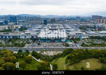 YIWU, CHINA - 16. OKTOBER 2025 - China Yiwu International Trade Market in Yiwu City, Provinz Zhejiang, China am 16. Oktober 2025. Stockfoto
