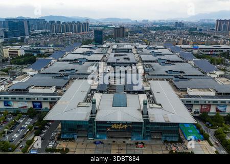 YIWU, CHINA - 16. OKTOBER 2025 - China Yiwu International Trade Market in Yiwu City, Provinz Zhejiang, China am 16. Oktober 2025. Stockfoto