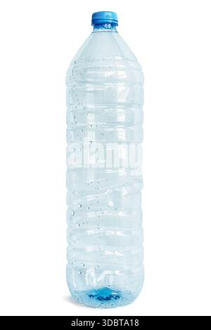 Leere Wasserflasche aus Kunststoff isoliert auf weißem Hintergrund Stockfoto