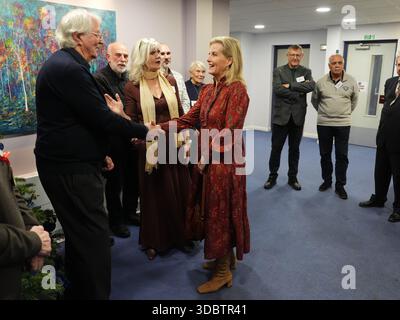 Die Herzogin von Edinburgh bei einem Besuch einer Weihnachtsveranstaltung bei der Disability Initiative in Camberley, Surrey. Bilddatum: Donnerstag, 18. Dezember 2025. Stockfoto
