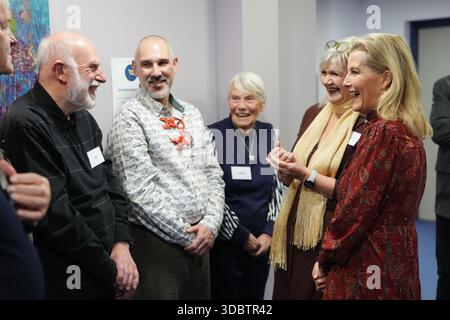 Die Herzogin von Edinburgh bei einem Besuch einer Weihnachtsveranstaltung bei der Disability Initiative in Camberley, Surrey. Bilddatum: Donnerstag, 18. Dezember 2025. Stockfoto