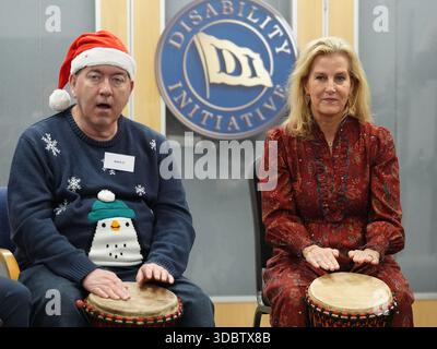 Die Herzogin von Edinburgh bei einem Besuch einer Weihnachtsveranstaltung bei der Disability Initiative in Camberley, Surrey. Bilddatum: Donnerstag, 18. Dezember 2025. Stockfoto