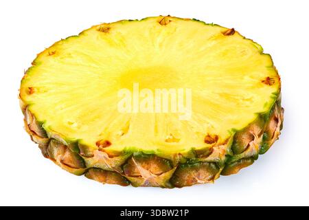 Ananas frisches Bio-Obst. Ananas isoliert auf weißem Hintergrund. Schneidepfad für reife frische Ananas. Stockfoto