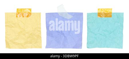 Satz zerknitterter Notizpapiere, die mit Klebeband auf transparentem Hintergrund befestigt sind. Perfekt für Erinnerungen, Nachrichten, Scrapbooking und kreative Ideen Stockfoto