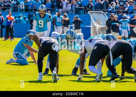 28. Oktober 2018: Der Punter Graham Gano (9) macht sich gegen die Baltimore Ravens im Bank of America Stadium in Charlotte, North Carolina, einen Punkt. Die Panthers hielten die Besuchenden Ravens 36-21. Stockfoto