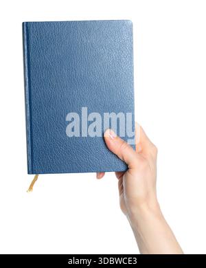 Hand, die ein modernes Buch ohne Text hält, isoliert auf einem transparenten Hintergrund. Perfektes Modell für Design, Branding, Cover-Präsentation oder Werbung Stockfoto