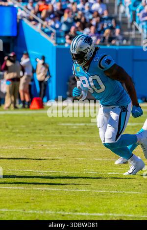 Am 28. Oktober 2018 spielt Julius Peppers (90) im Bank of America Stadium in Charlotte, North Carolina gegen die Baltimore Ravens. Die Panthers hielten die Besuchenden Ravens 36-21. Stockfoto