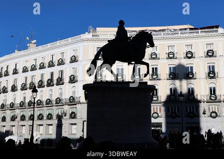 Statue von Carlos III. In der Puerta del sol in Madrid Spanien. Plaza Mayor. Stockfoto