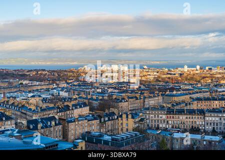 Blick auf die Skyline von Edinburgh vom Calton Hill Stockfoto