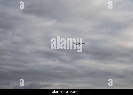 Porter Airlines landet am Billy Bishop Airport vom Fährhafen Jack Layton am Queens Quay West in der Innenstadt von Toronto, Ontario, Kanada Stockfoto
