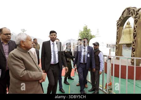 PATNA, INDIEN - 18. DEZEMBER: Bihar-Chef Nitish Kumar besuchte am 18. Dezember 2025 die Bihar Saras Mela 2025 in Gandhi Maidan in Patna, Indien. Foto: Santosh Kumar/Hindustan Times Bihar-Chef Nitish Kumar besucht Bihar Saras Mela 2025 in Patna Stockfoto