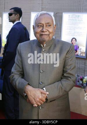 PATNA, INDIEN - 18. DEZEMBER: Bihar-Chef Nitish Kumar besuchte am 18. Dezember 2025 die Bihar Saras Mela 2025 in Gandhi Maidan in Patna, Indien. Foto: Santosh Kumar/Hindustan Times Bihar-Chef Nitish Kumar besucht Bihar Saras Mela 2025 in Patna Stockfoto