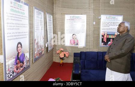 PATNA, INDIEN - 18. DEZEMBER: Bihar-Chef Nitish Kumar besuchte am 18. Dezember 2025 die Bihar Saras Mela 2025 in Gandhi Maidan in Patna, Indien. Foto: Santosh Kumar/Hindustan Times Bihar-Chef Nitish Kumar besucht Bihar Saras Mela 2025 in Patna Stockfoto