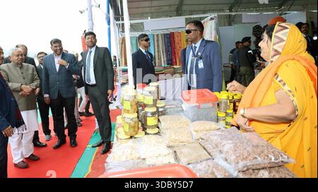 PATNA, INDIEN - 18. DEZEMBER: Bihar-Chef Nitish Kumar besuchte am 18. Dezember 2025 die Bihar Saras Mela 2025 in Gandhi Maidan in Patna, Indien. Foto: Santosh Kumar/Hindustan Times Bihar-Chef Nitish Kumar besucht Bihar Saras Mela 2025 in Patna Stockfoto