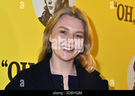 Selbstwertgefühl (Rebecca Lucy Taylor) nimmt an „Oh, Mary!“ Teil Presseabend im Trafalgar Theatre in London, England. UK. Donnerstag, 18. Dezember 2025 Stockfoto