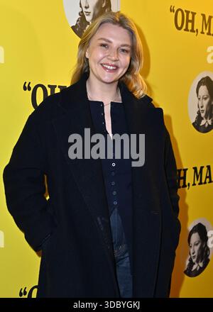 Selbstwertgefühl (Rebecca Lucy Taylor) nimmt an „Oh, Mary!“ Teil Presseabend im Trafalgar Theatre in London, England. UK. Donnerstag, 18. Dezember 2025 Stockfoto