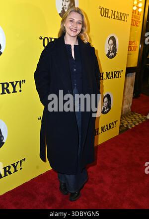 Selbstwertgefühl (Rebecca Lucy Taylor) nimmt an „Oh, Mary!“ Teil Presseabend im Trafalgar Theatre in London, England. UK. Donnerstag, 18. Dezember 2025 Stockfoto