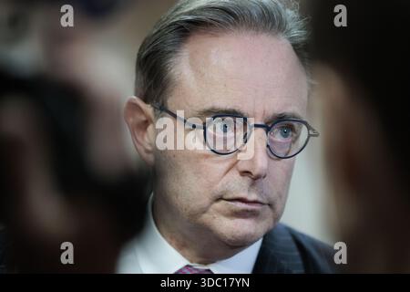 Brüssel, Belgien Dezember 2025. Der belgische Premierminister Bart de Wever spricht nach einem Gipfeltreffen der Staats- und Regierungschefs der Europäischen Union (18-19. Dezember) am Donnerstag, den 18. Dezember 2025, in Brüssel mit der Presse. BELGA FOTO NICOLAS MAETERLINCK Credit: Belga News Agency/Alamy Live News Stockfoto