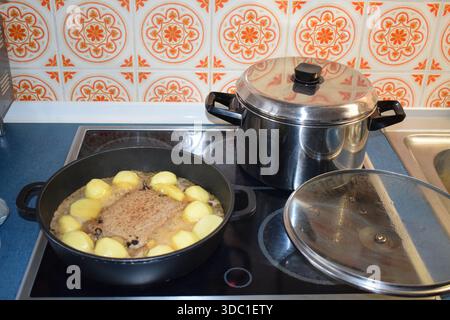 Hackfleischbraten mit scharfer Apfelchili-Sauce Stockfoto
