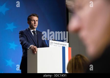 Brüssel, Belgien Dezember 2025. Der französische Präsident hielt über Nacht eine Pressekonferenz zum Abschluss des europäischen Gipfels ab. - 19/12/2025 - Belgien/Brüssel/Brüssel - Nicolas Landemard/Le Pictorium Credit: LE PICTORIUM/Alamy Live News Stockfoto