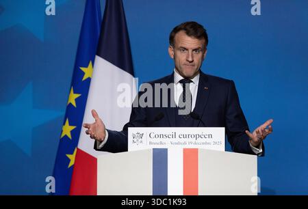 Brüssel, Belgien Dezember 2025. Der französische Präsident hielt über Nacht eine Pressekonferenz zum Abschluss des europäischen Gipfels ab. - 19/12/2025 - Belgien/Brüssel/Brüssel - Nicolas Landemard/Le Pictorium Credit: LE PICTORIUM/Alamy Live News Stockfoto
