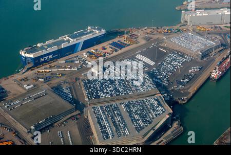 Southampton UK 22. Februar 2018 Wolke mit gelegentlichem Sonnenschein in der Hafenstadt an der Südküste. Ein Bruch in der Wolke wirft die Sonnenstrahlen auf hundert Stockfoto
