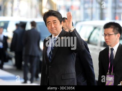 Gipfel zur nuklearen Sicherheit den Haag 25. März 2014 die Delegierten kommen am zweiten Tag der Beratungen an. Der Japanische Premierminister Shinzo Abe Stockfoto