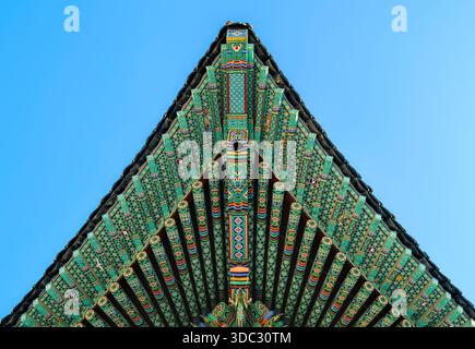 Nahaufnahme eines buddhistischen Tempeldaches in Seoul, Korea Stockfoto