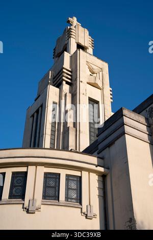 Die Kirche St. Augustinus im Art déco-Stil, erbaut in Beton, in der Waldgemeinde Brüssel. Stockfoto