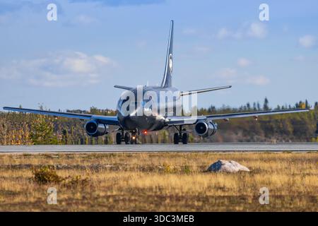 Yellowknife, Kanada - 23. September 2025: Buffalo Airways Boeing 737-200C Stockfoto