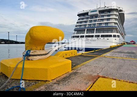 3. Dezember 2025 - Limon, Costa Rica - das Viking Mars Passagierkreuzschiff wird am 3. Dezember 2025 in Limon, Costa Rica, an einem Pier angedockt. Die 1854 gegründete Stadt Limon liegt an der Karibikküste und sollte aufgrund ihrer strategischen Lage im Karibischen Meer und des Panamakanals der Haupthafen des Landes werden, der Costa Rica Verbindungen mit Nord- und Südamerika, der Karibik und Europa ermöglicht. (Kreditbild: © David Becker/ZUMA Press Wire) NUR REDAKTIONELLE VERWENDUNG! Nicht für kommerzielle ZWECKE! Stockfoto