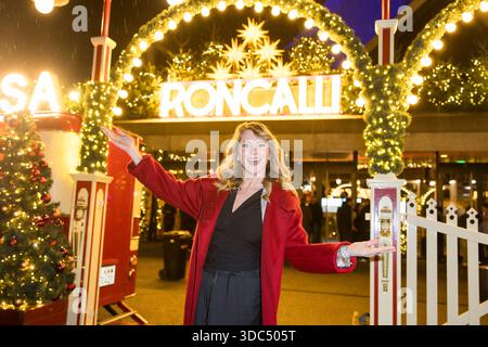 Roncalli Weihnachtscircus, Show und Promis im Tempodrom, Berlin, 19.12.2025 Luise Bähr bei der Premiere des 21. Original Roncalli Weihnachtscircus im Berliner Tempodrom am 19.12.2025. Berlin Tempodrom *** Roncalli Weihnachtscircus, Show und Prominente im Tempodrom, Berlin, 19 12 2025 Luise Bähr bei der Premiere des 21 original Roncalli Weihnachtscircus im Berliner Tempodrom am 19 12 2025 Berlin Tempodrom Copyright: XBenxKriemannx Stockfoto