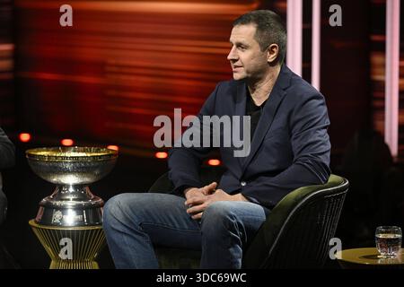 Alan Ibrahimagic Basketballtrainer 12/25 ihr Alan Ibrahimagic am 17. Dezember 2025 in Markus Lanz - das Jahr 2025 , ZDF Aufzeichnung vom 16.12. Australisch-bosnischer Basketballspieler ehemaliger ehemaliger ehemaliger ehemaliger Spieler Trainer Sportler Basketball Deutschland deutsch deutscher deutsche TV Fernsehen Talkshow Talkshow Talkshow Show Rückblick Jahresrückblick Spielersport quer halb sitzend sprechend *** Alan Ibrahimagic Basketballtrainer 12 25 ihr Alan Ibrahimagic am 17. Dezember 2025 in Markus Lanz das Jahr 2025 , ZDF-Aufnahme von 16 12 australischen bosnischen Basketballspielern ehemaliger ehemaliger ehemaliger Ex-Spieler Trainer Trainer Trainer Trainer Athlet Stockfoto