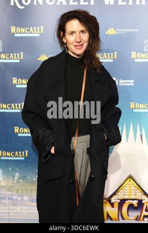 Julia Malik bei der Premiere des 21. Original Roncalli Weihnachtscircus 2025 im Tempodrom. Berlin, 19.12.2025 *** Julia Malik bei der Uraufführung der 21 original Roncalli Weihnachtscircus 2025 im Tempodrom Berlin, 19 12 2025 Foto:xAgenturxWehnertx/xGränzdörferx/xFuturexImagex roncalli 5438 Stockfoto