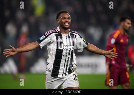 Turin, Italien. Dezember 2025. Lois Openda vom Juventus FC feiert, nachdem er während des Fußballspiels der Serie A zwischen dem AC Milan und US Sassuolo ein Tor geschossen hat. Quelle: Nicolò Campo/Alamy Live News Stockfoto