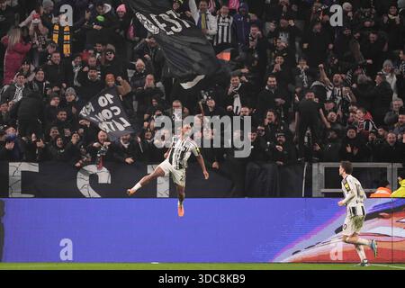 Torino, Italien. Dezember 2025. Juventus’ Lois Openda feiert, nachdem er 2-0 für seine Mannschaft während des Fußballspiels der Serie A zwischen Juventus FC und Roma das Juventus-Stadion in Turin, Nordwesten Italiens, am 20. Dezember 2025 erzielte. Sport - Fußball (Foto: Fabio Ferrari/LaPresse) Credit: LaPresse/Alamy Live News Stockfoto
